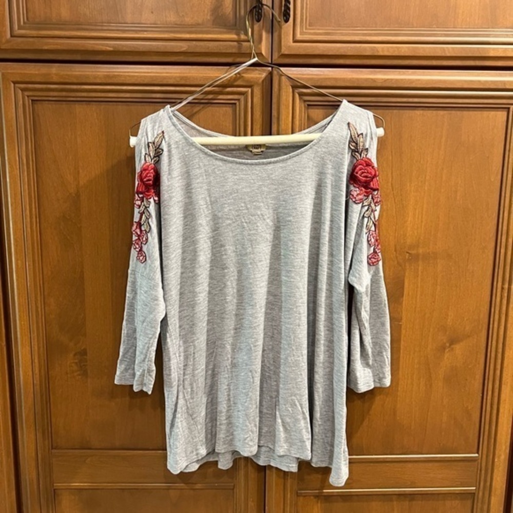 Bundle 6 for $20 plus shipping True craft cold shoulder top